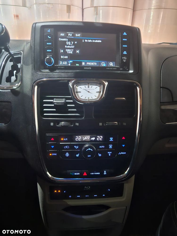 Chrysler Town & Country 3.6 Limited - 9