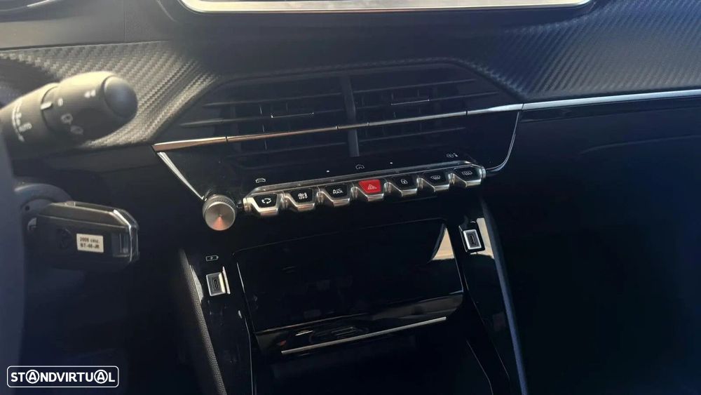 Peugeot 2008 1.2 Hybrid Allure e-DCS6 - 15