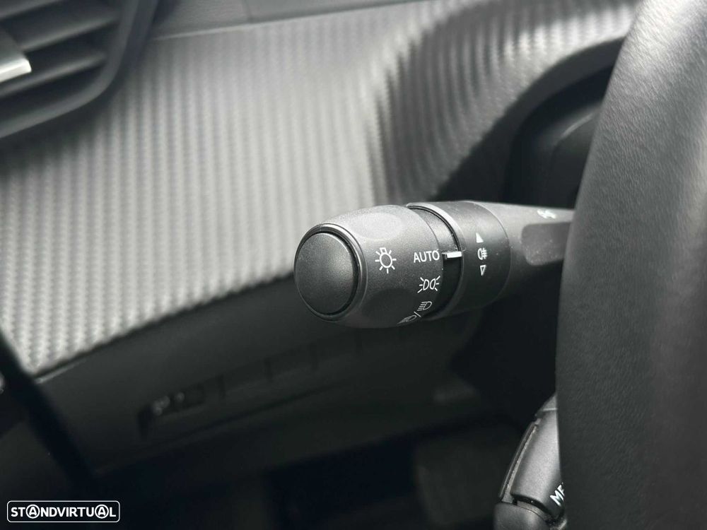 Peugeot 2008 1.2 Hybrid Allure e-DCS6 - 17