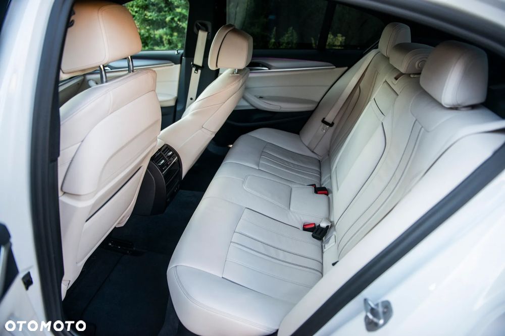 BMW Seria 5 520d xDrive Sport - 32