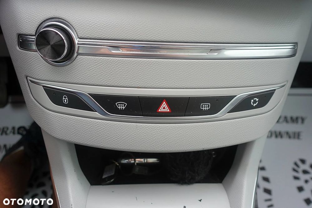 Peugeot 308 1.6 Premium - 28