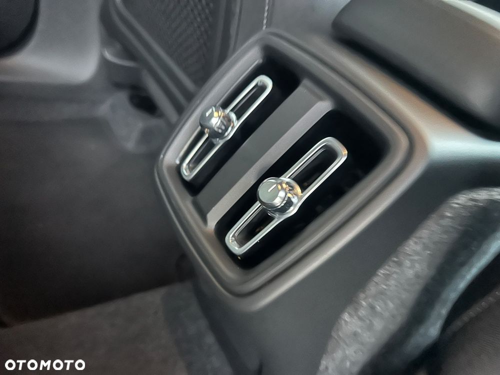 Volvo XC 40 B4 AWD Plus Dark - 31