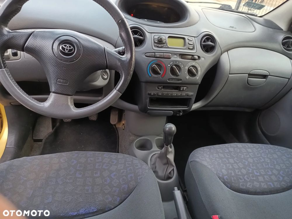 Toyota Yaris 1.0 Base - 14