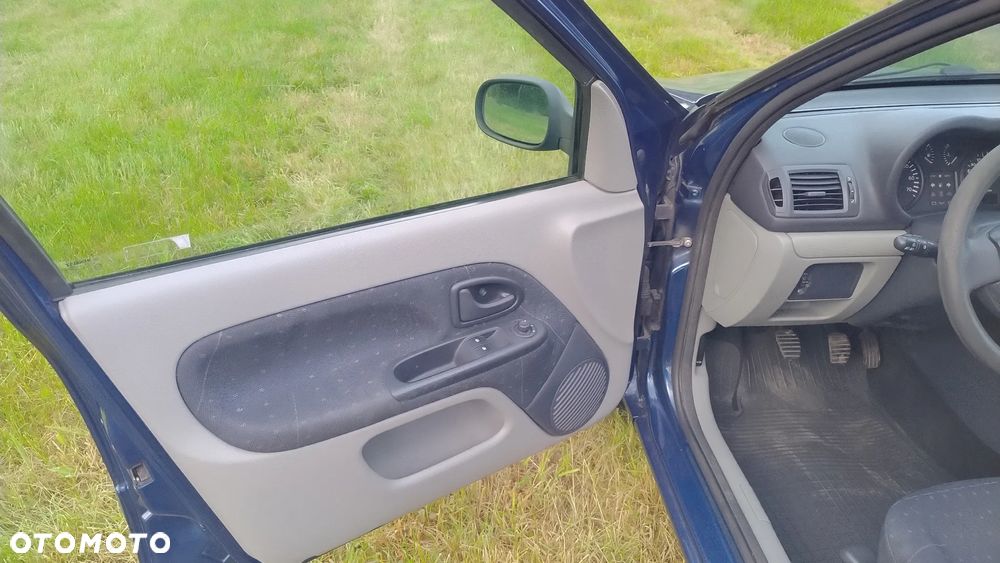 Renault Clio 1.2 16V Emotion - 17