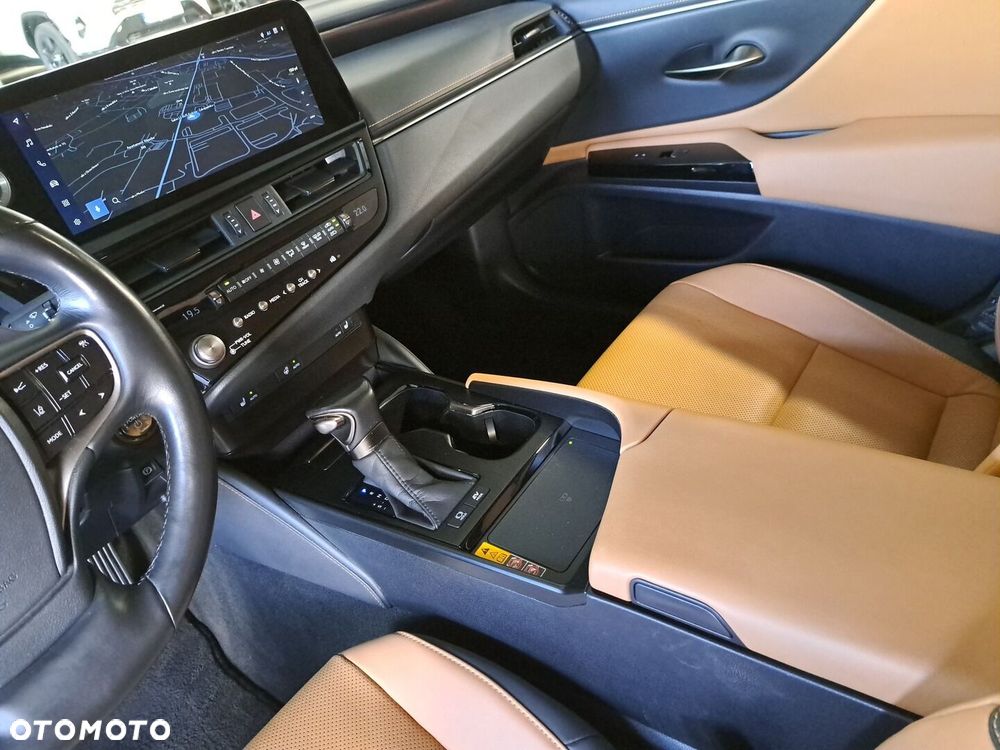 Lexus ES 300h Business Edition - 29