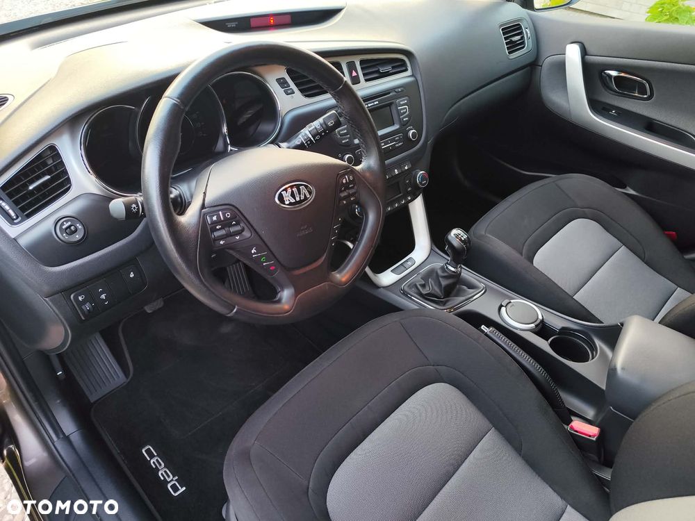 Kia Ceed - 23