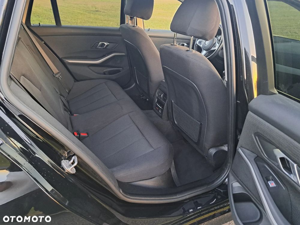 BMW Seria 3 320d - 12