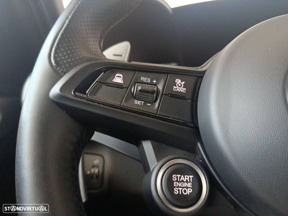Alfa Romeo Giulia 2.2 D Veloce AT8 AWD — fotografia 18