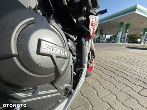 Suzuki GSX - 16