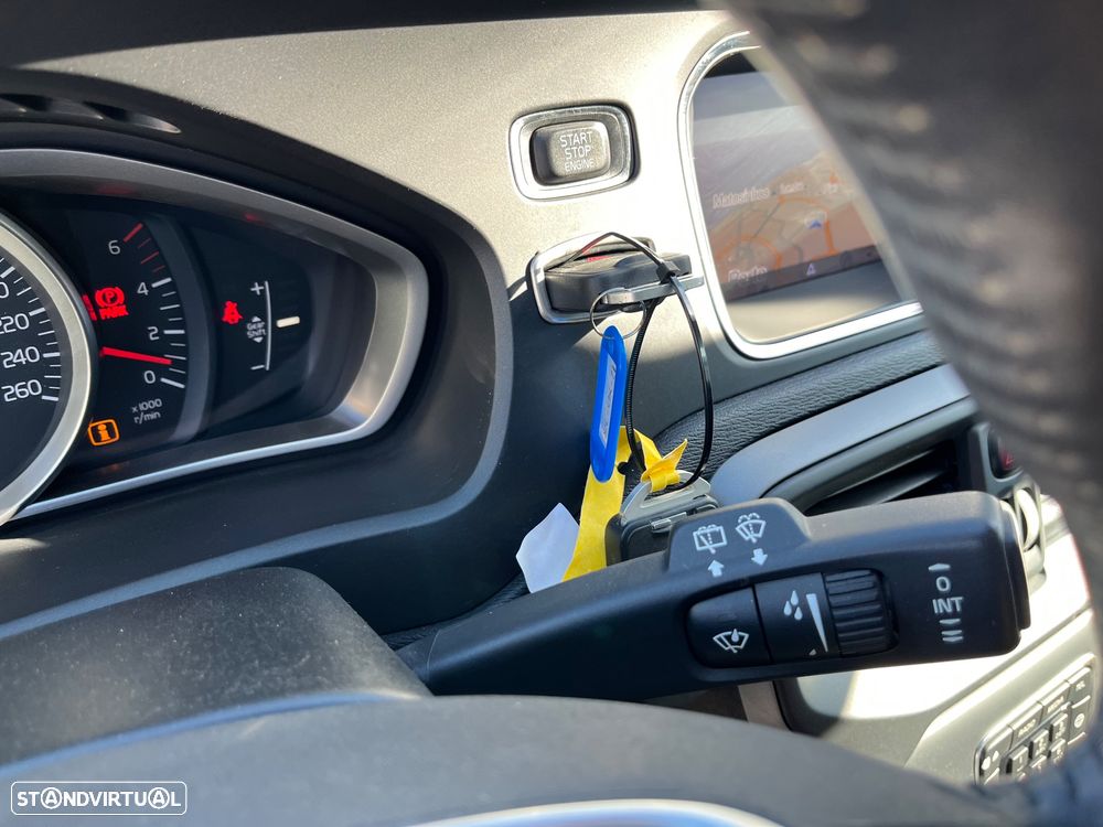 Volvo V40 2.0 D3 Momentum - 24