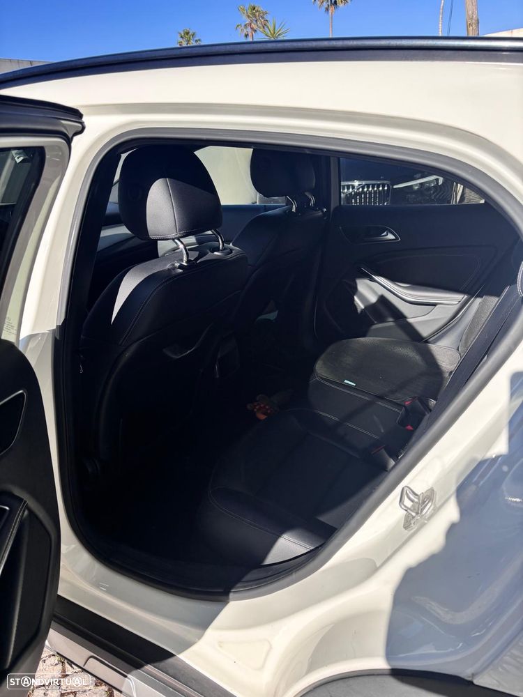 Mercedes-Benz GLA 180 — fotografia 16