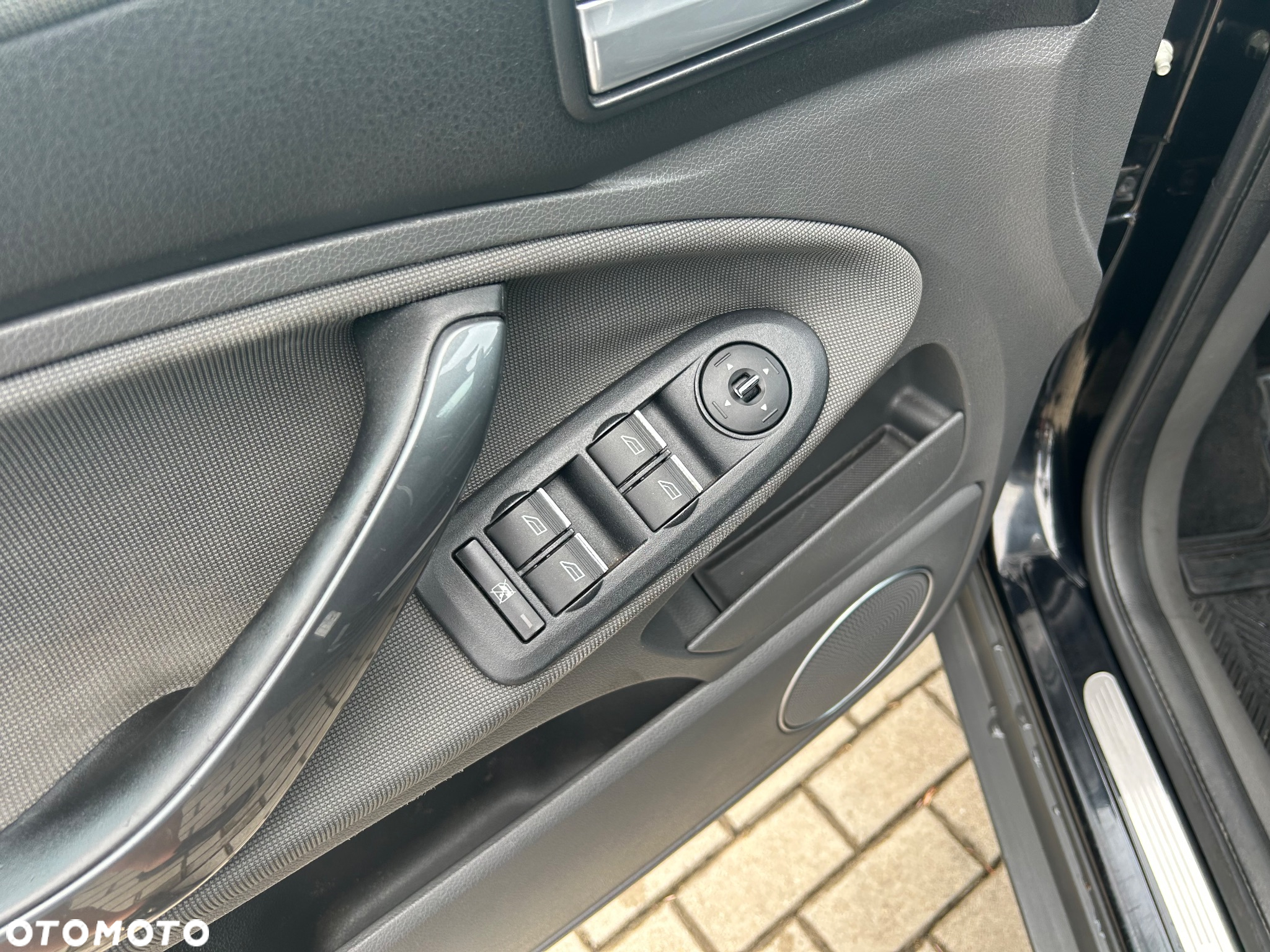 Ford Kuga 2.0 TDCi 2x4 Titanium - 14