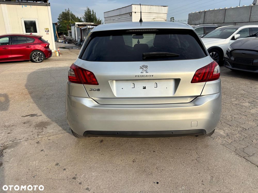Peugeot 308 - 8