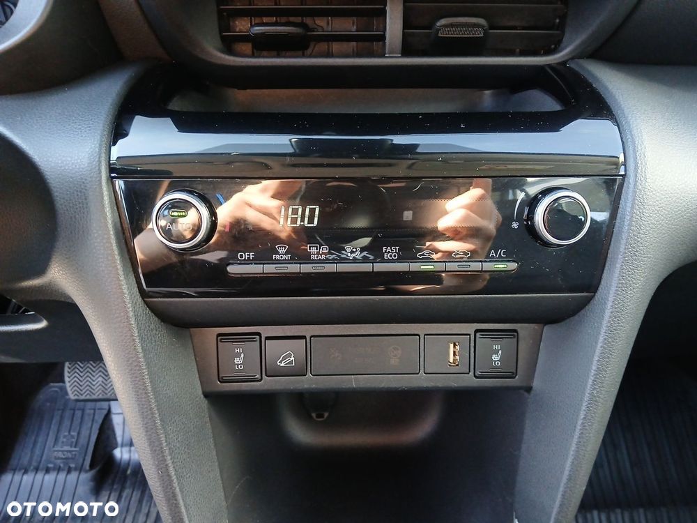 Toyota Yaris Cross Hybrid 1.5 Comfort 4x4 - 30