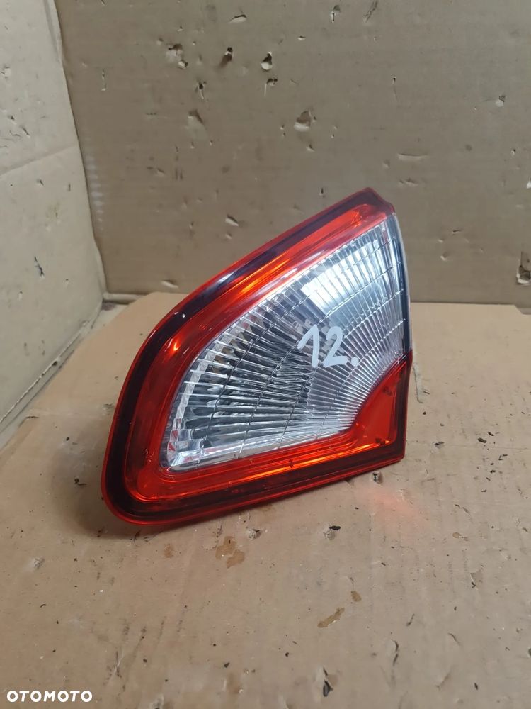 .  LAMPA TYL TYLNA PRAWA W KLAPE NISSAN QASHQAI J10 LIFT - 2