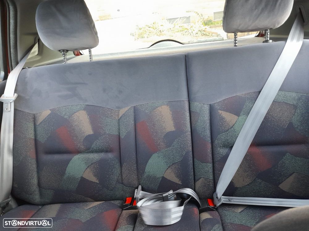 Renault Clio 1.2 16V Campus - 6