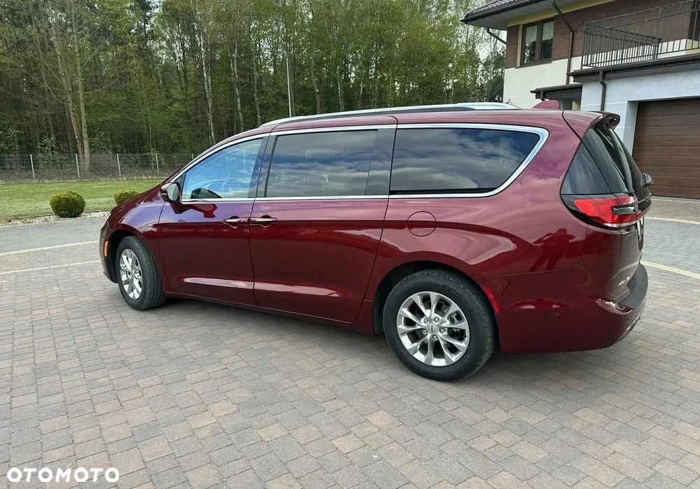 Chrysler Pacifica - 4