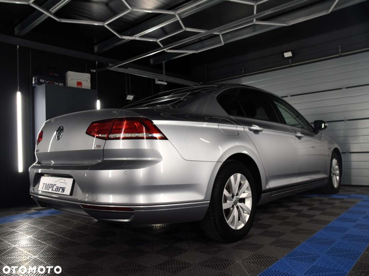 Volkswagen Passat - 38