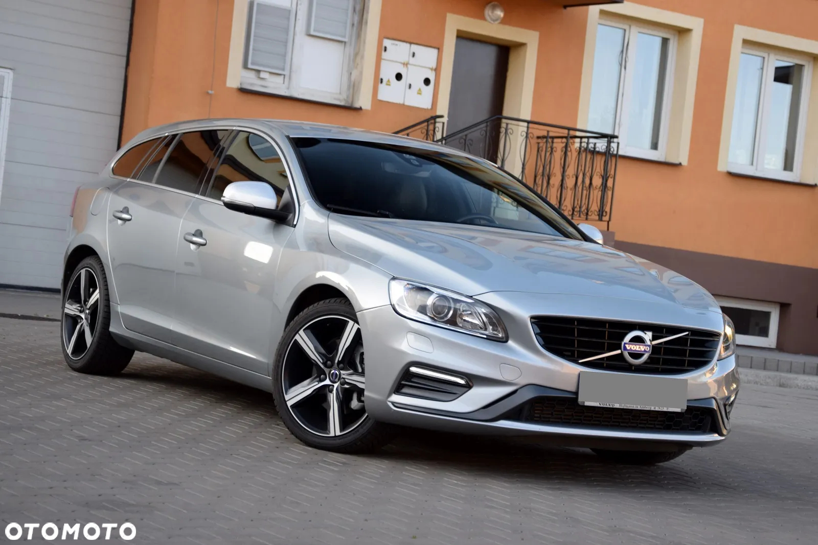 Volvo V60 D5 AWD R-Design Summum - 2