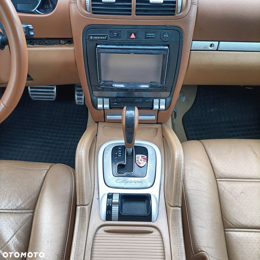 Porsche Cayenne - 12