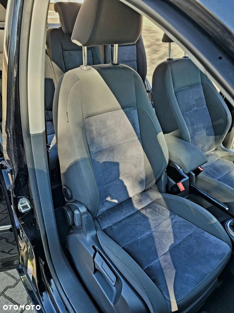 Volkswagen Touran 1.6 TDI DPF BlueMotion Technology DSG Highline - 25