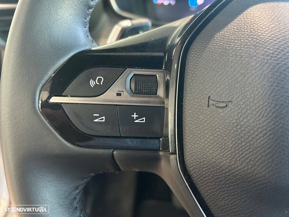 Peugeot 2008 1.2 Hybrid Allure e-DCS6 - 16