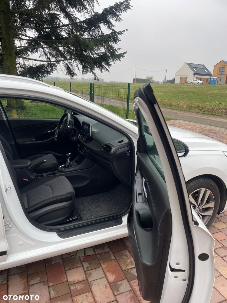 Hyundai i30 1.6 CRDi BlueDrive Premium - 8