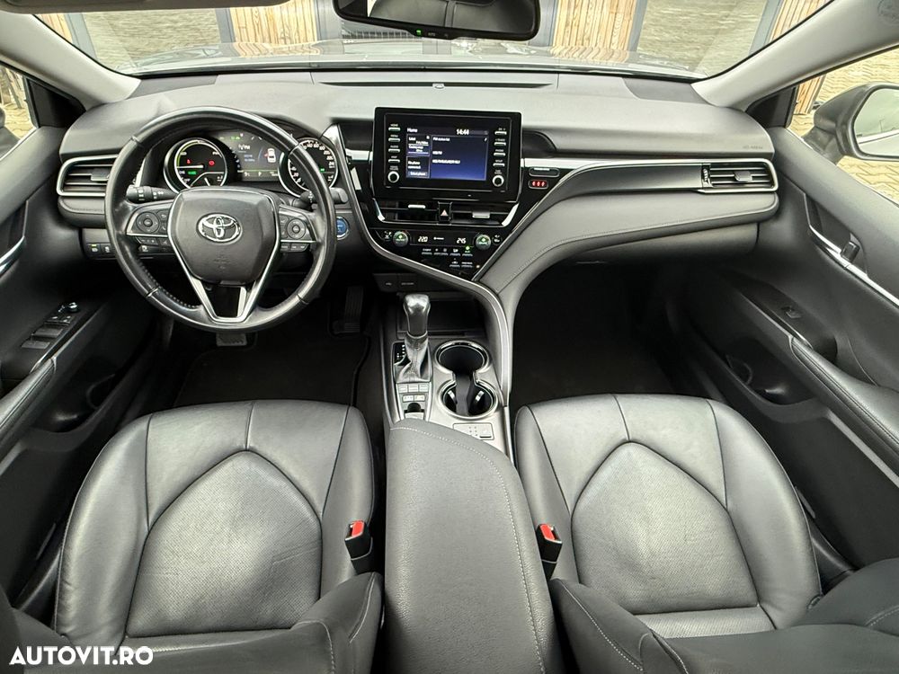 Toyota Camry Luxury - 2