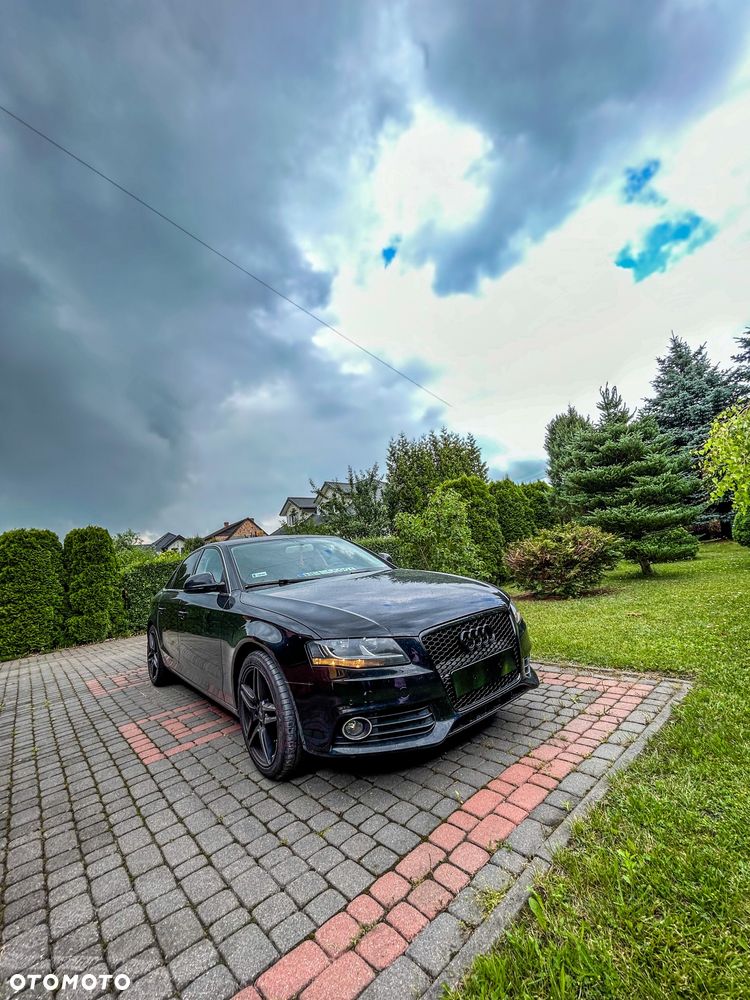 Audi A4 Limousine - 1