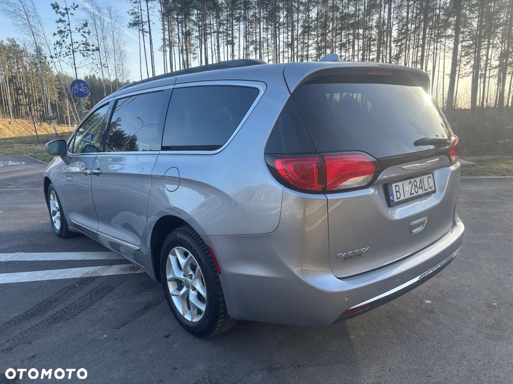 Chrysler Pacifica - 9