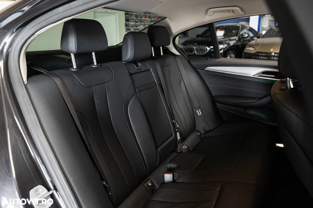 BMW Seria 5 520d Aut. Luxury Line - 7