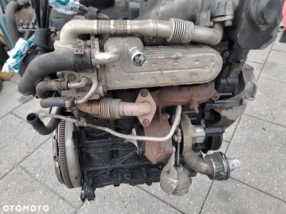 Volkswagen Touran 1.9 TDi silnik kompletny kod AVQ - 7