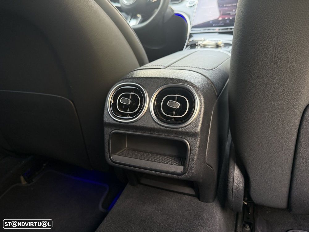 Mercedes-Benz C 300 e T 9G-TRONIC AMG Line — fotografia 17
