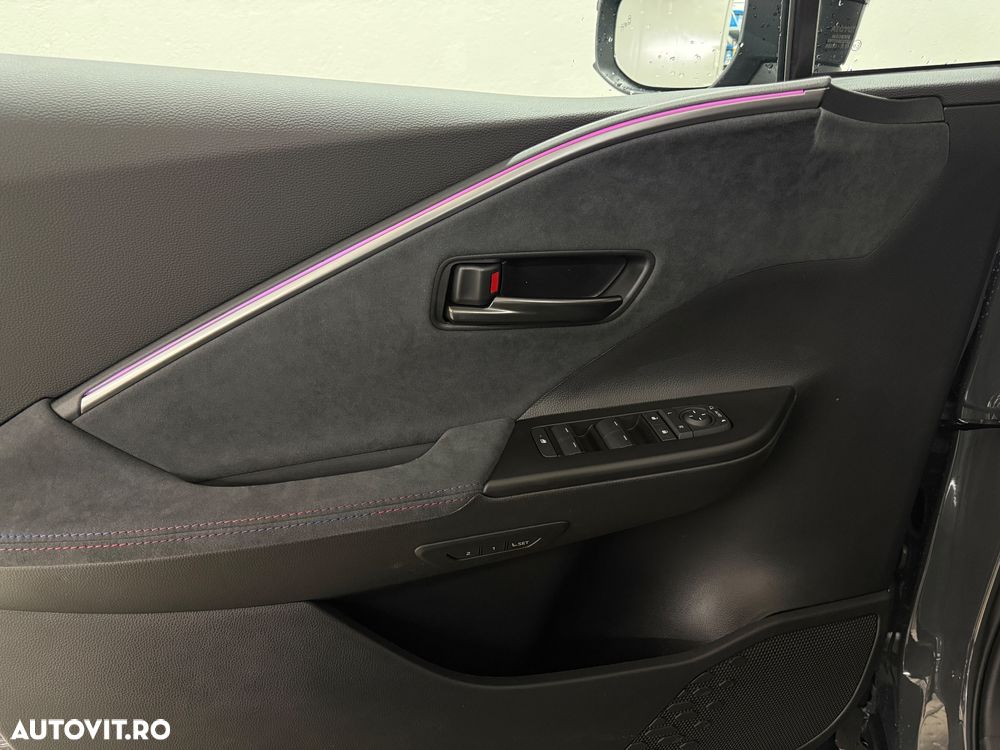 Toyota C-HR 2.0 HEV 197 CP 4x2 CVT Luxury - 13