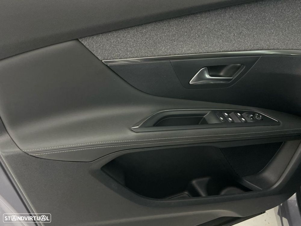 Peugeot 3008 1.6 Hybrid Allure e-EAT8 — fotografia 17