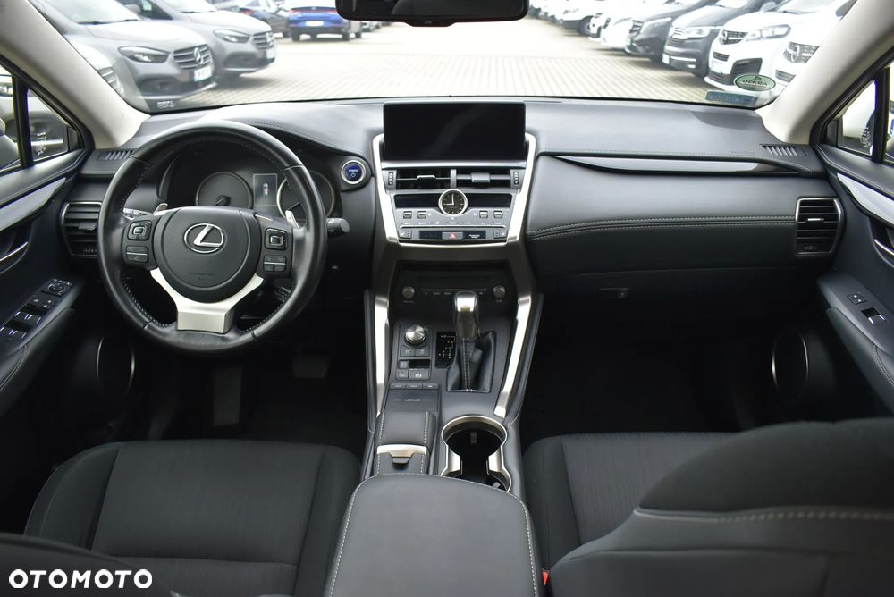 Lexus NX 300h Business Edition AWD - 19