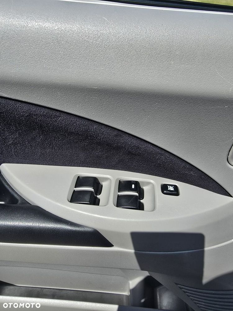 Mitsubishi Grandis - 15