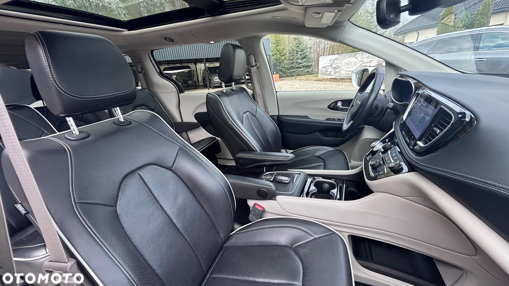 Chrysler Pacifica - 27