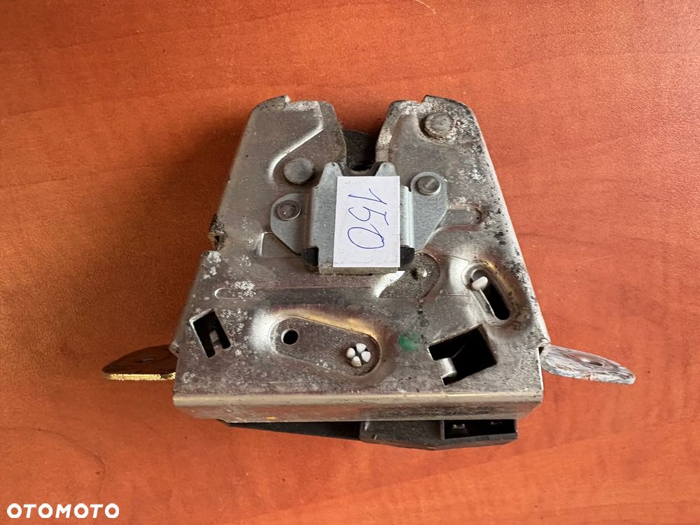 ZAMEK KLAPY BAGAŻNIKA MERCEDES A2047400535 - 1