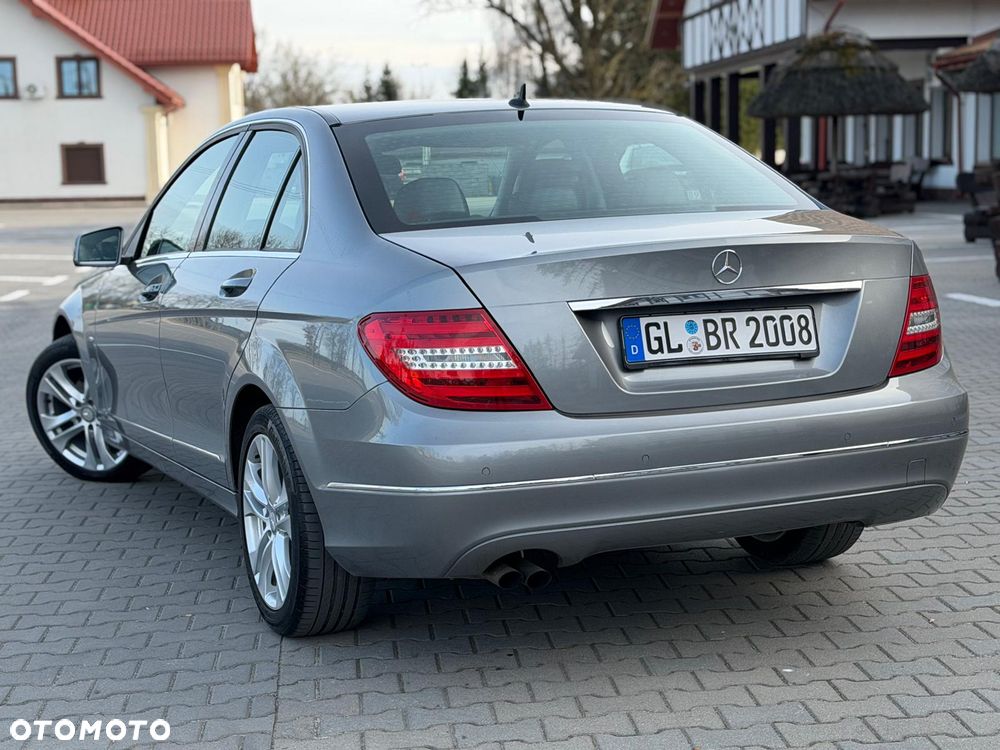 Mercedes-Benz Klasa C 180 CGI BlueEFFICIENCY Avantgarde - 15