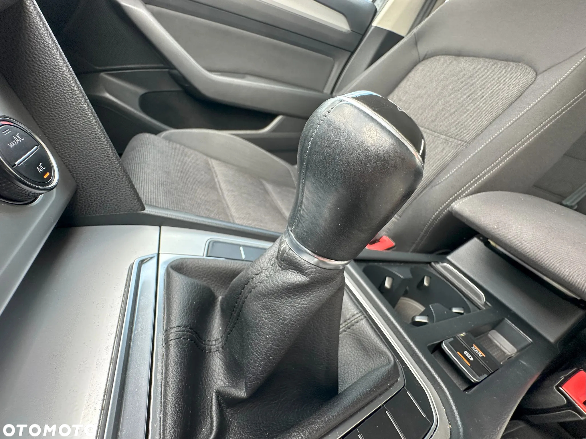 Volkswagen Passat 2.0 TDI BMT Comfortline - 34