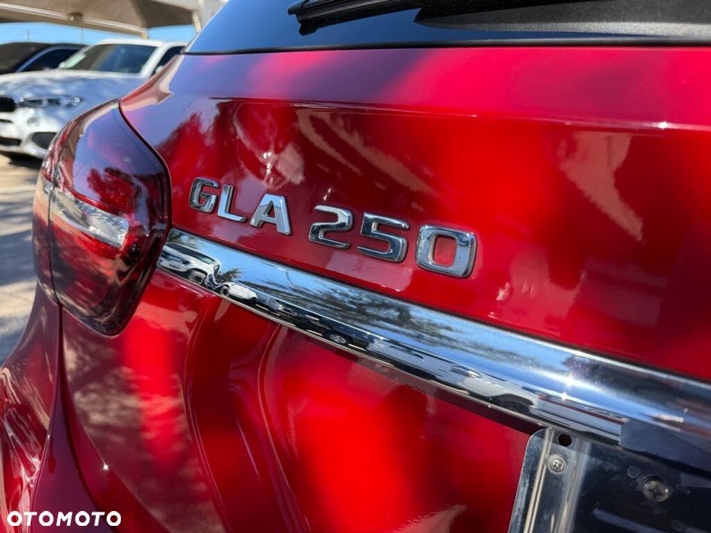 Mercedes-Benz GLA - 4