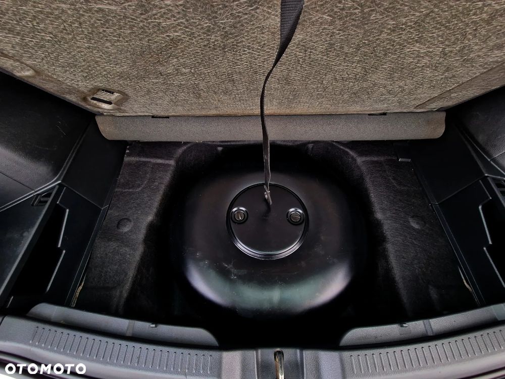 Toyota Verso 1.6 Premium - 25