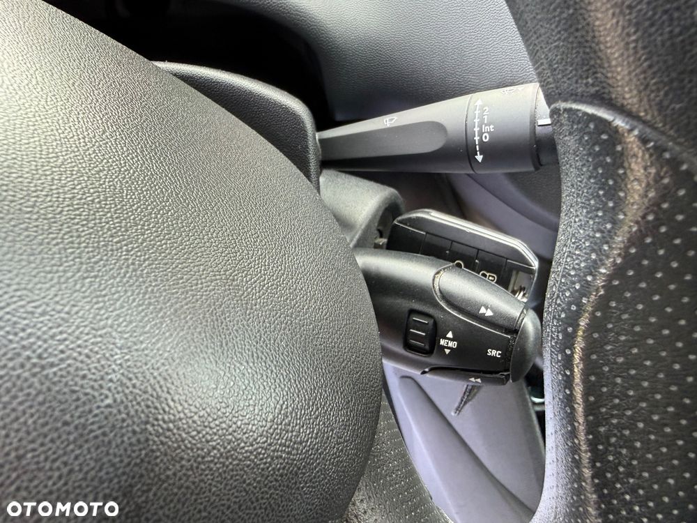 Peugeot 208 - 17