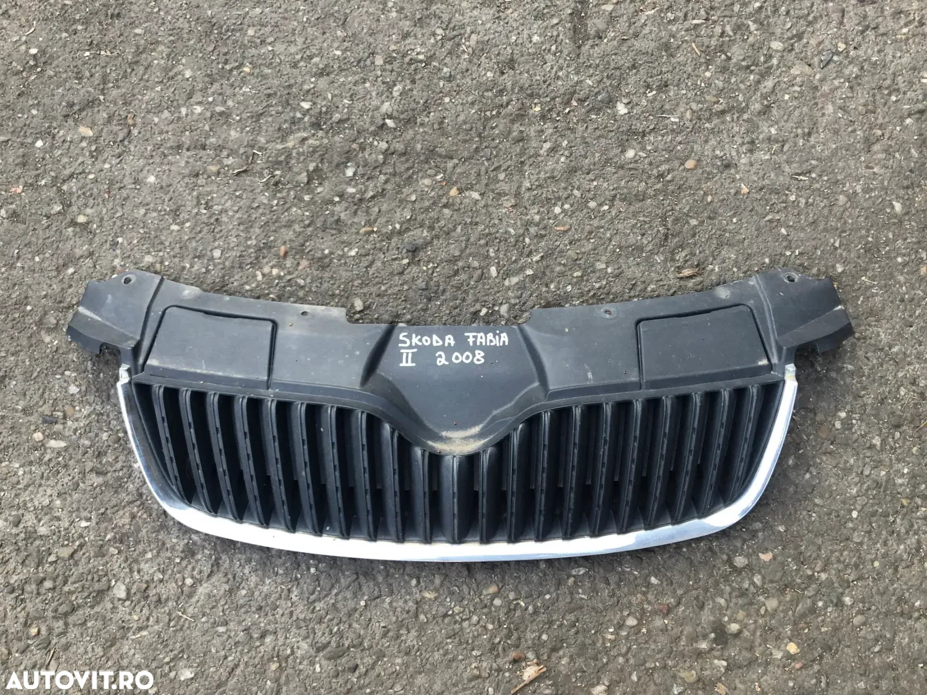 Grila centrala bara fata Skoda Fabia 2 2008 - 2