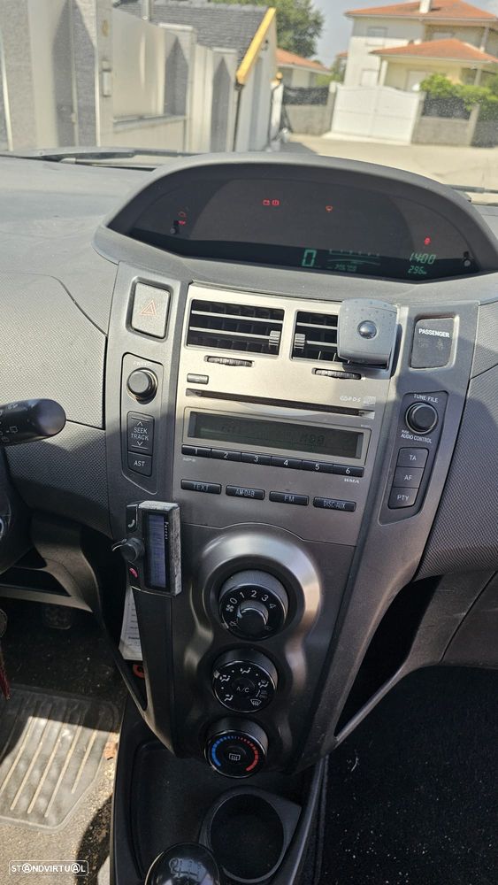 Toyota Yaris 1.4 D-4D Comfort - 9