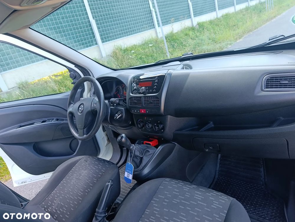 Opel COMBO - 17