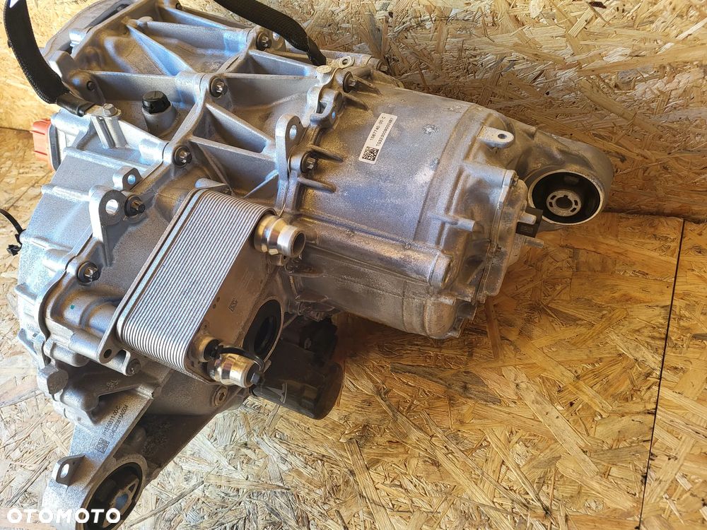TESLA Y 2023r. RWD napęd silnik 3D6 - 6