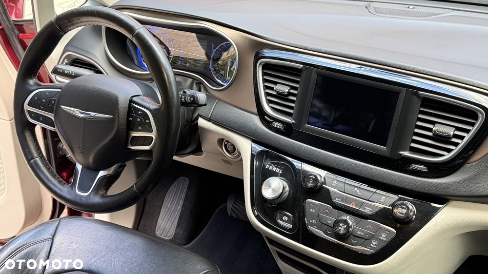 Chrysler Pacifica - 20
