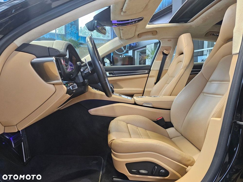 Porsche Panamera - 16
